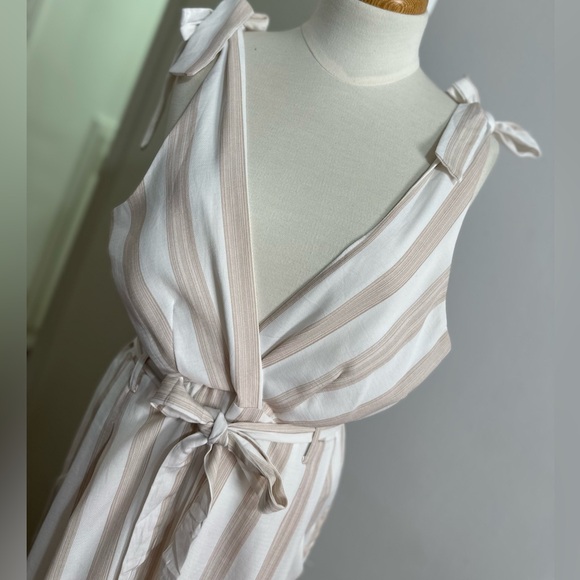 Showpo Selftie Jumpsuit - Picture 2 of 10